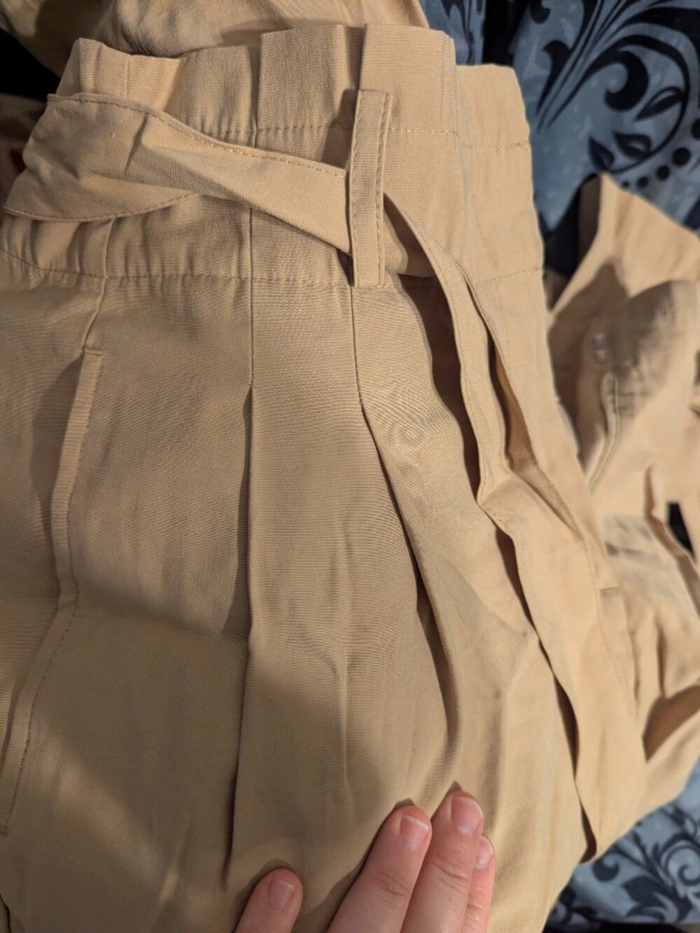 82. Ann Taylor Tan Tie Front Wide Leg Slacks - S - Picture 6 of 6